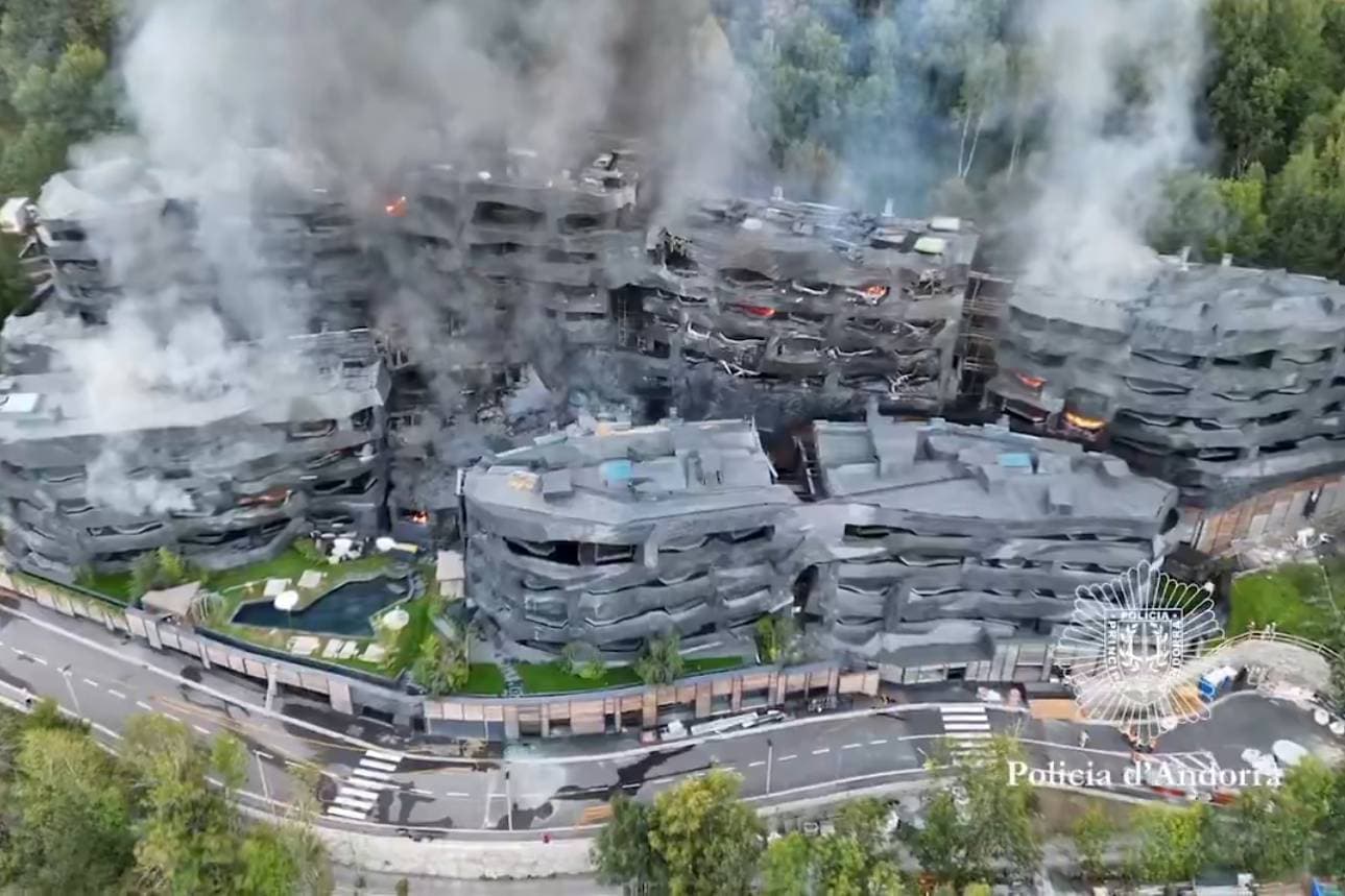 Así era La Querola, la exclusiva urbanización de lujo de Andorra frecuentada por influencers que quería fundirse con la montaña y ahora está arrasada por el fuego