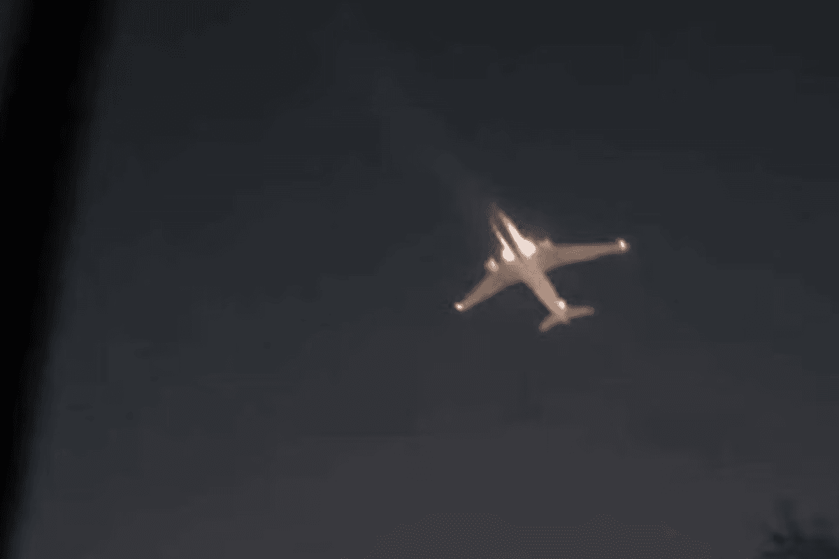Un avión rumbo a Madrid aterriza de emergencia en Buenos Aires tras escucharse una explosión en pleno vuelo