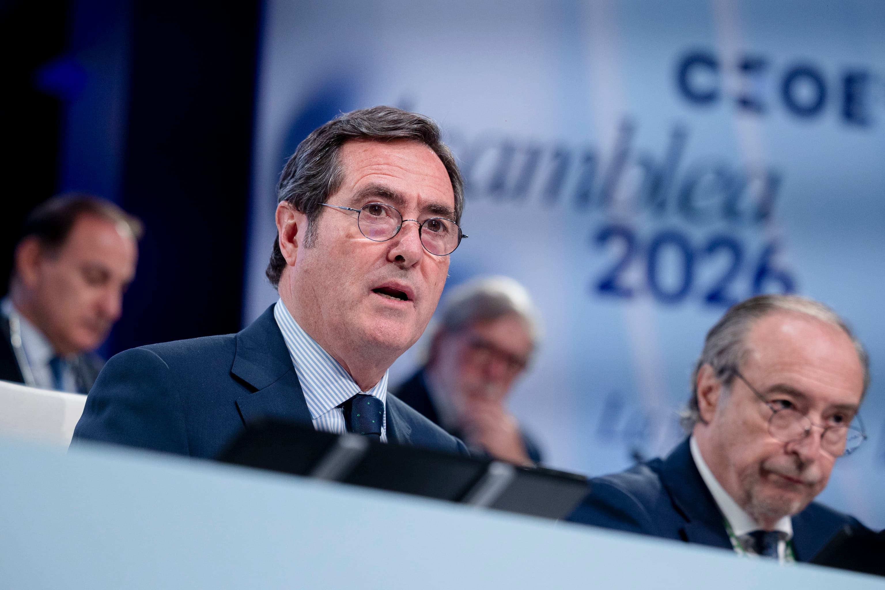 Los jefes de las patronales de Madrid y Cataluña piden más poder a Garamendi en la nueva cúpula de la CEOE