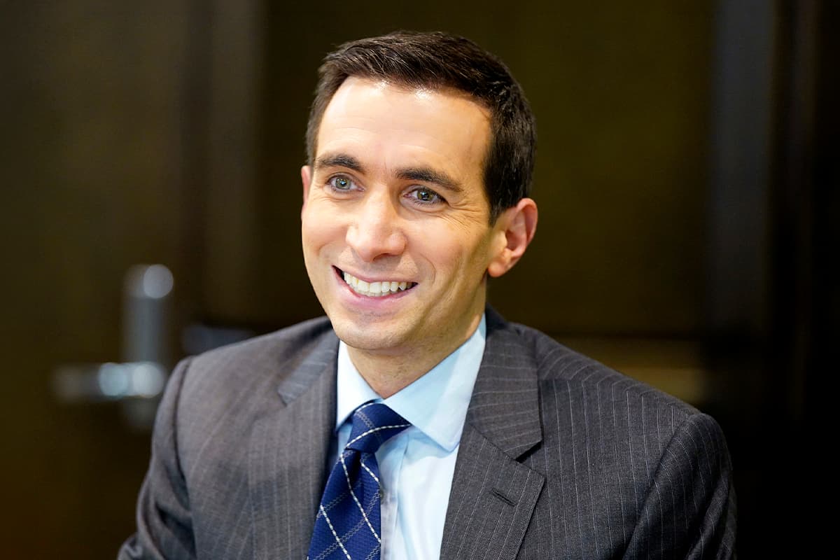 Andrew Ross Sorkin: "En todas las grandes crisis, la cerilla siempre es la deuda. Hoy la fragilidad del sistema gira en torno a las inversiones en IA"