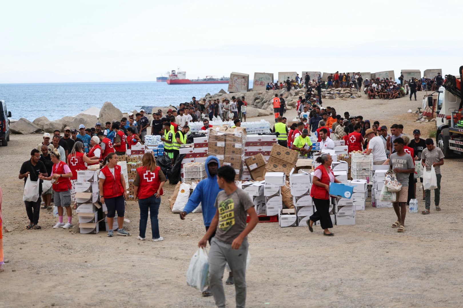Más de 53 millones para la asistencia de los inmigrantes en Ceuta: el Gobierno y la ciudad se apoyan en un entramado de colectivos y Vox señala a las ONG