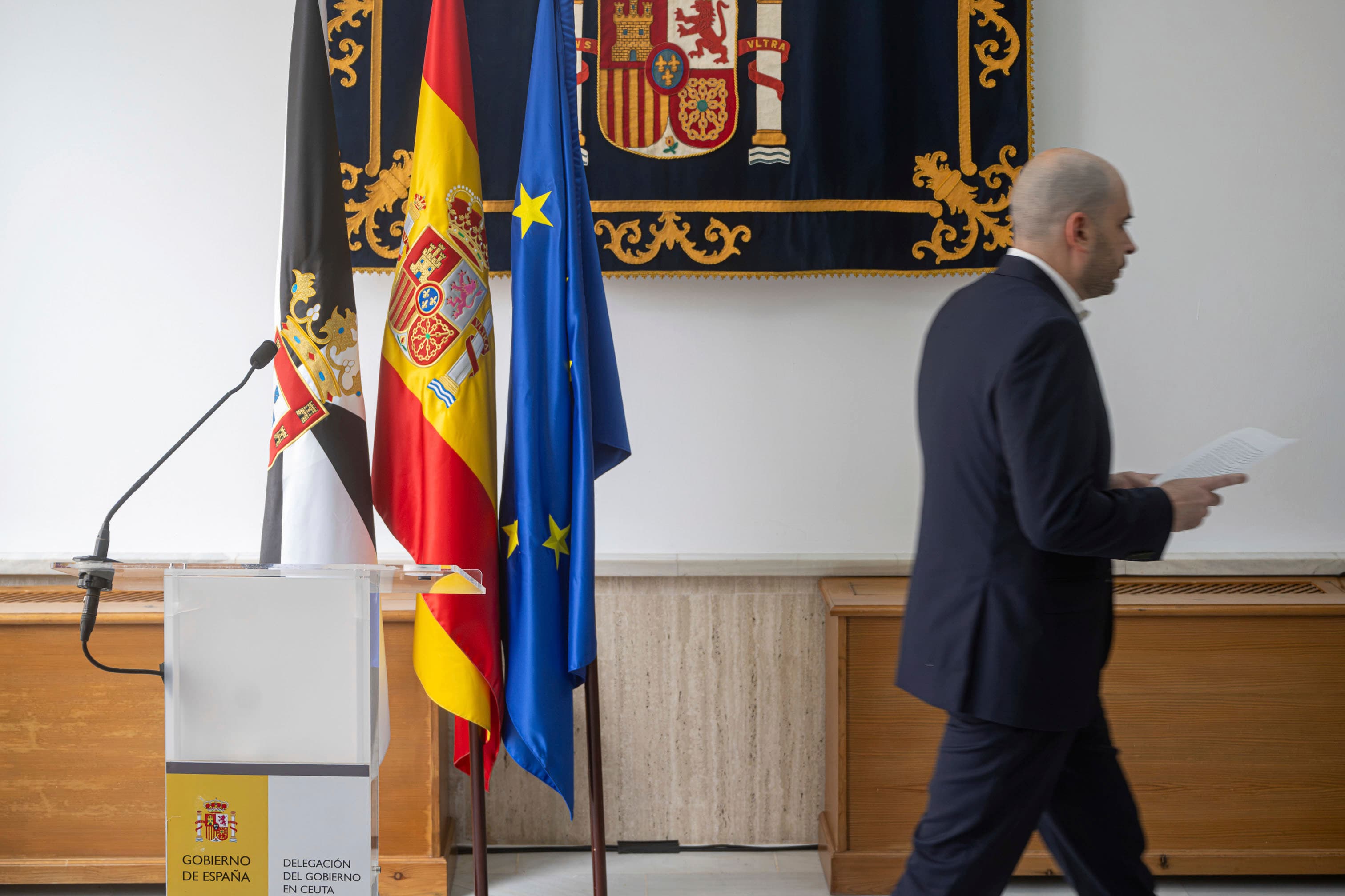 La dimisión del hombre de Sánchez en Ceuta dispara las grietas en las versiones del Gobierno