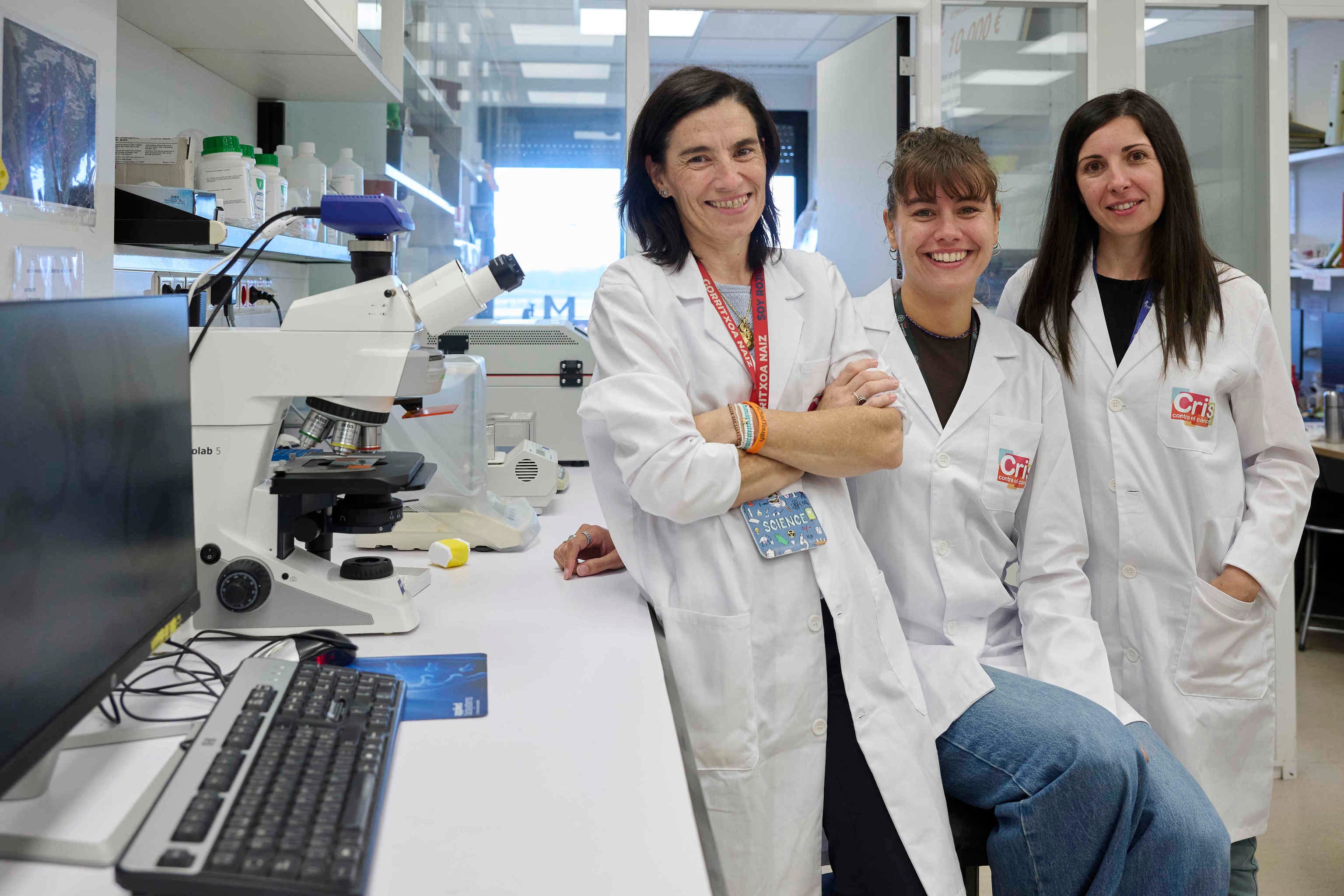 Las tres investigadoras españolas que tratan de derrotar el cáncer infantil más letal: "En el laboratorio lo que hemos hecho es evolucionar el virus como si fuera un Pokémon"