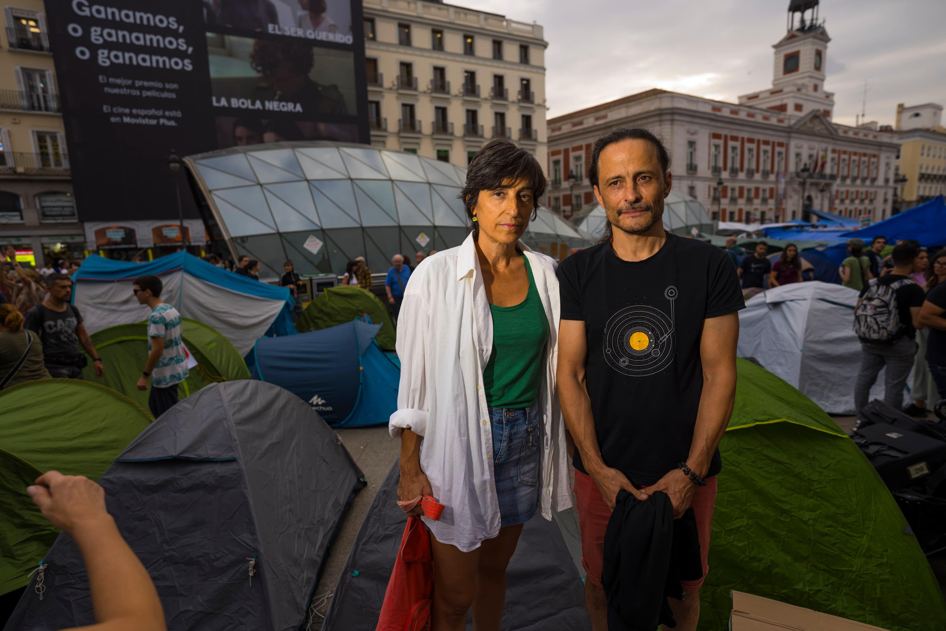 La otra cara del Gobierno como casero: trámites de desahucio en 20 viviendas de Casa 47 y pisos públicos desalojados a la venta: "No tenemos vida, nos están obligando a ir al mercado libre"