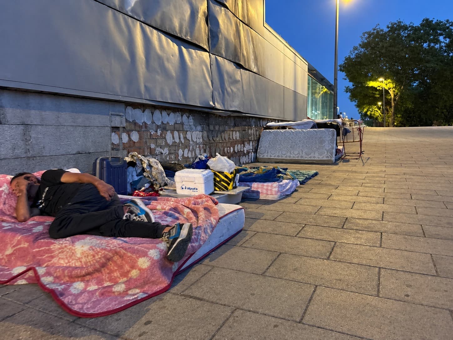 Un kilómetro de inseguridad, más de una decena de asentamientos y Vallecas en alerta: "Esto es el Bronx de Madrid"