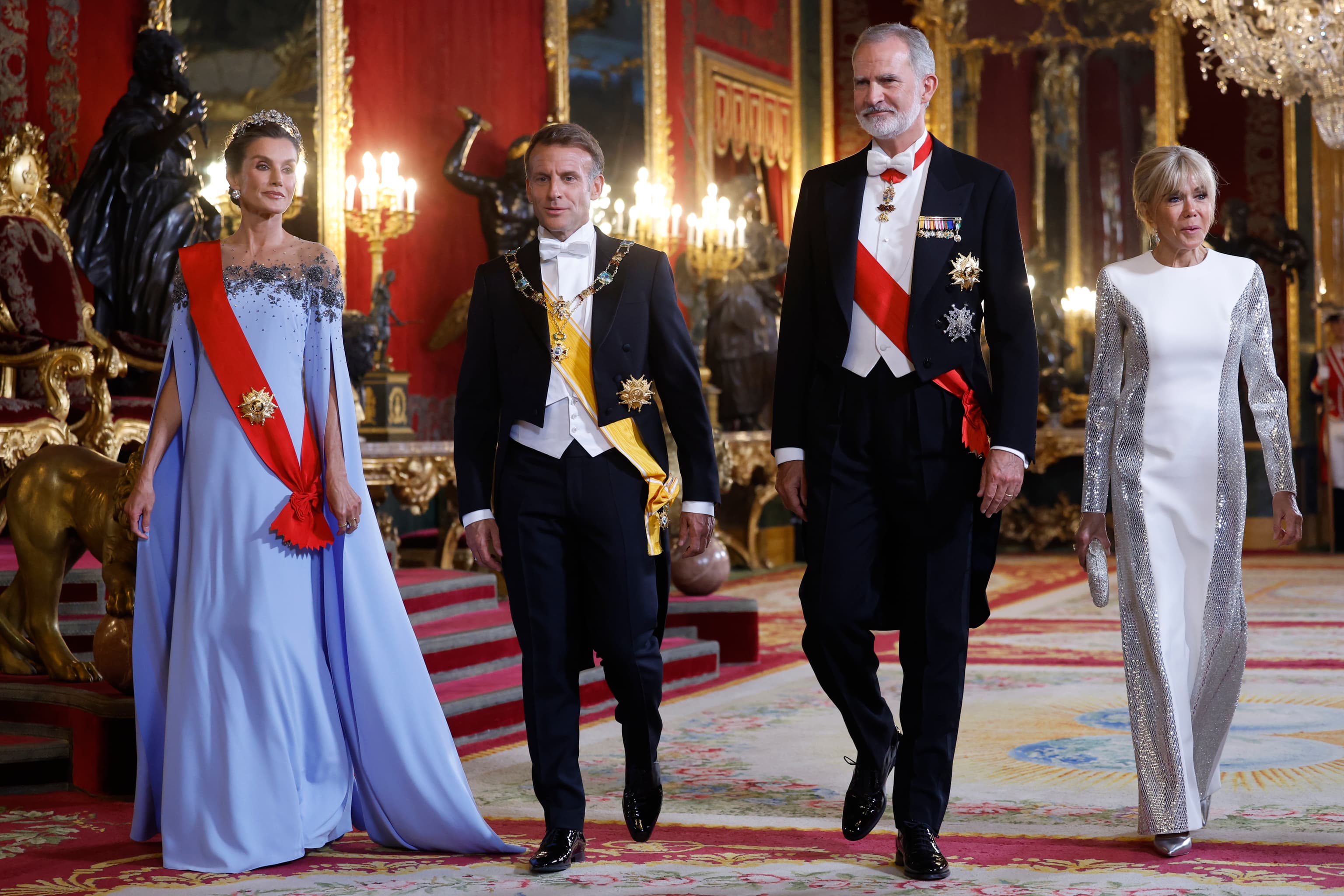 Felipe VI exige ante Macron y Sánchez eficacia en la defensa de la frontera de Ceuta: "No podemos afrontar solos una responsabilidad de todos"