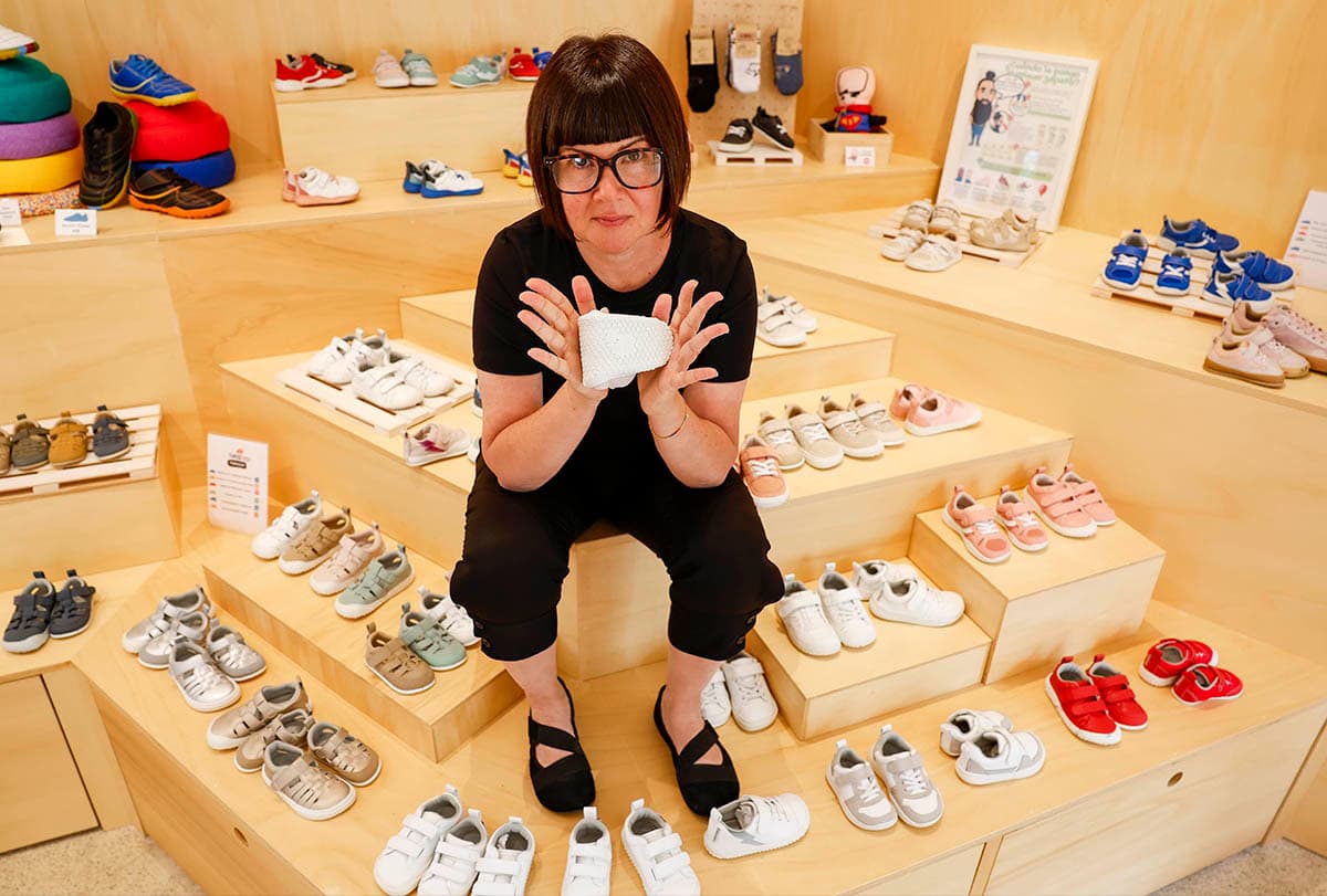 Laura García, de coser zapatos en casa a empresaria del año: "No quería emprender, sino calzar a mi hijo"