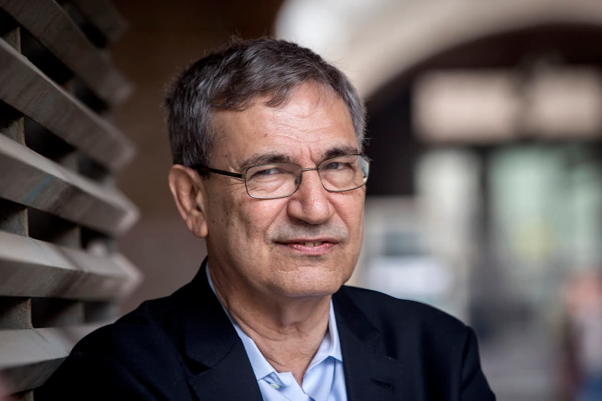Orhan Pamuk, el escritor de los mil cuadernos: "Estoy entre Occidente y el resto del mundo, entre tradición y modernidad; esa tensión forma parte de mi vida y de mi literatura"