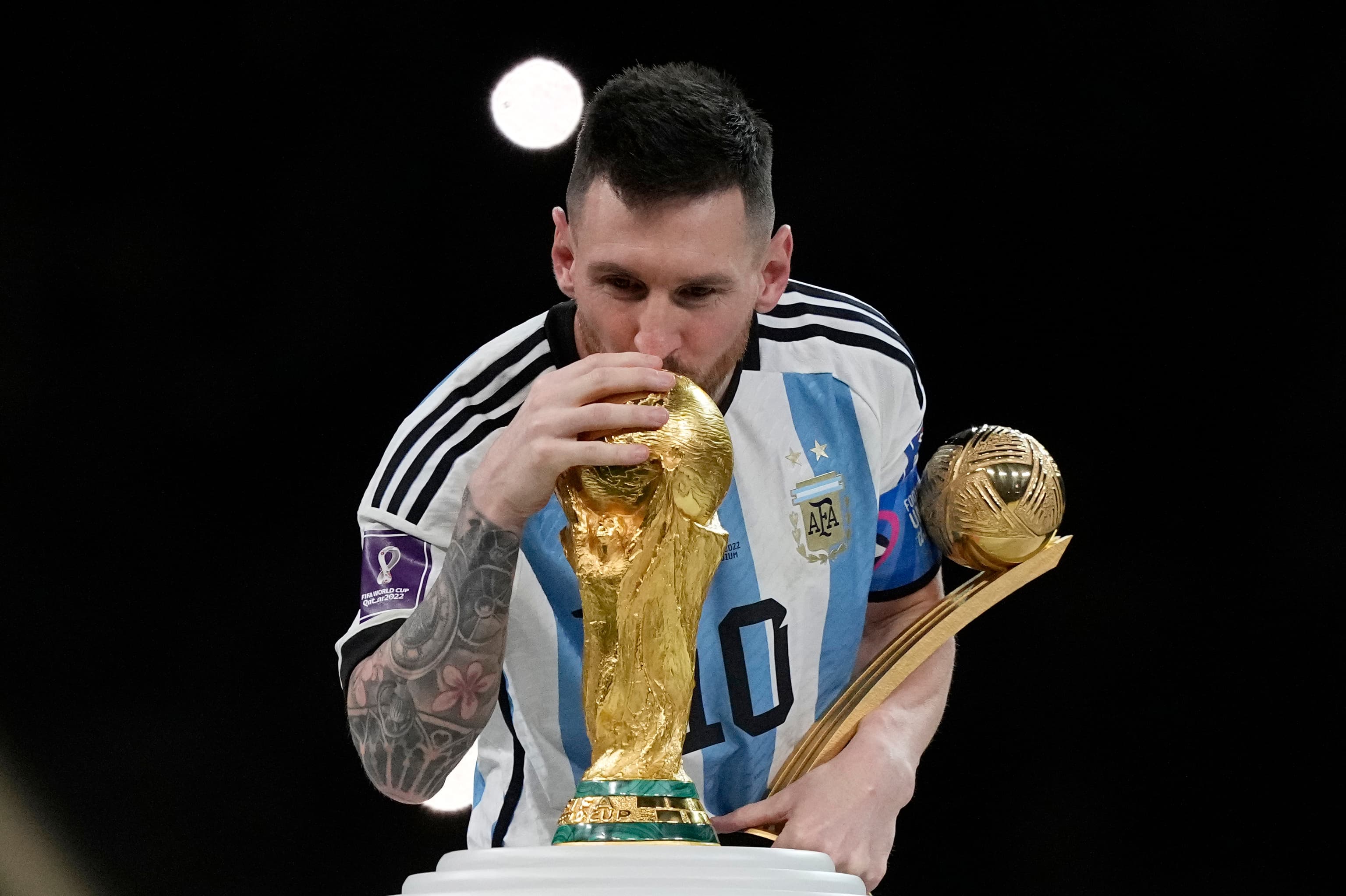 La parábola de Messi, del desprecio al amor eterno