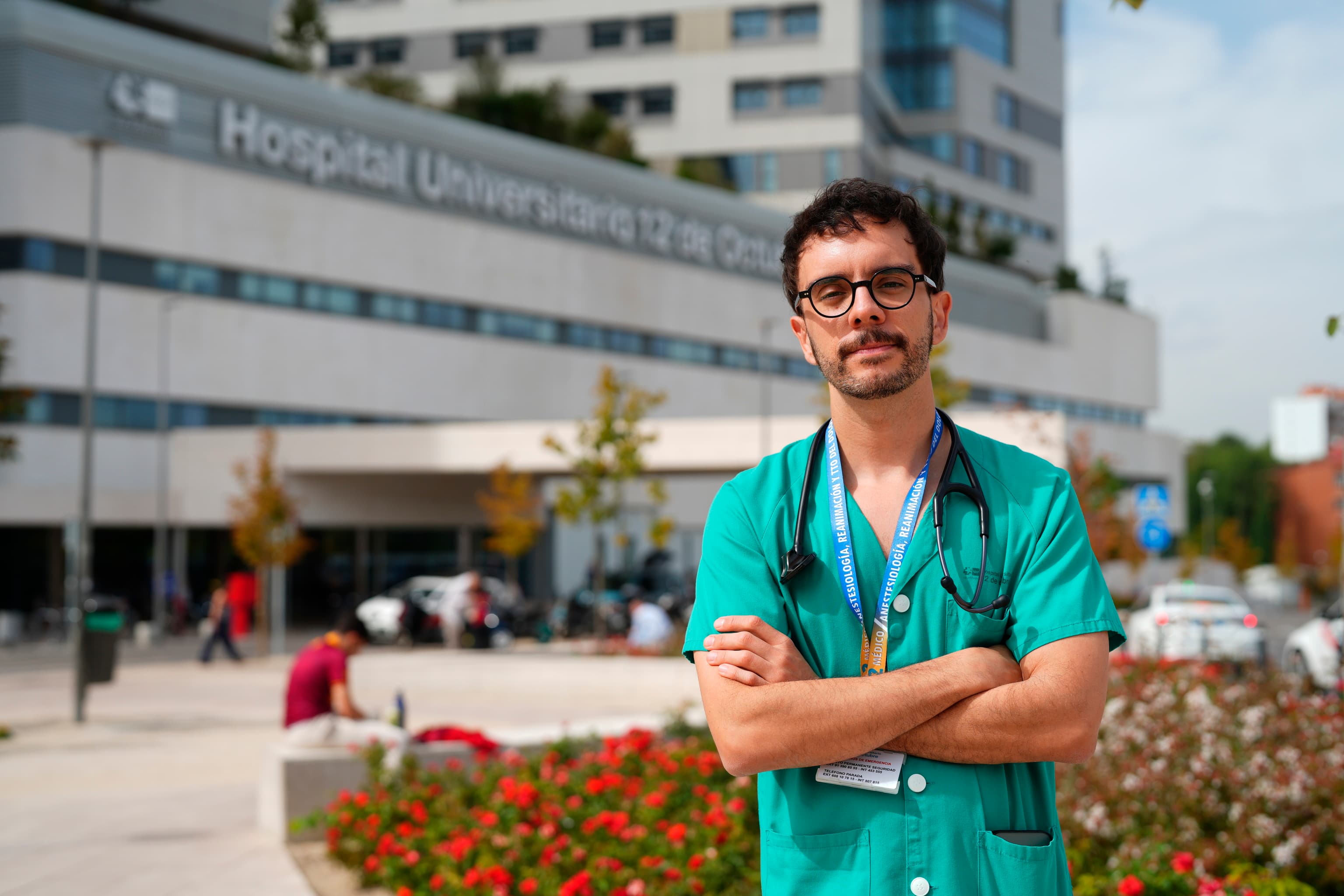 La protesta silenciosa de los médicos madrileños contra las horas extra dispara los pacientes en espera de cirugía