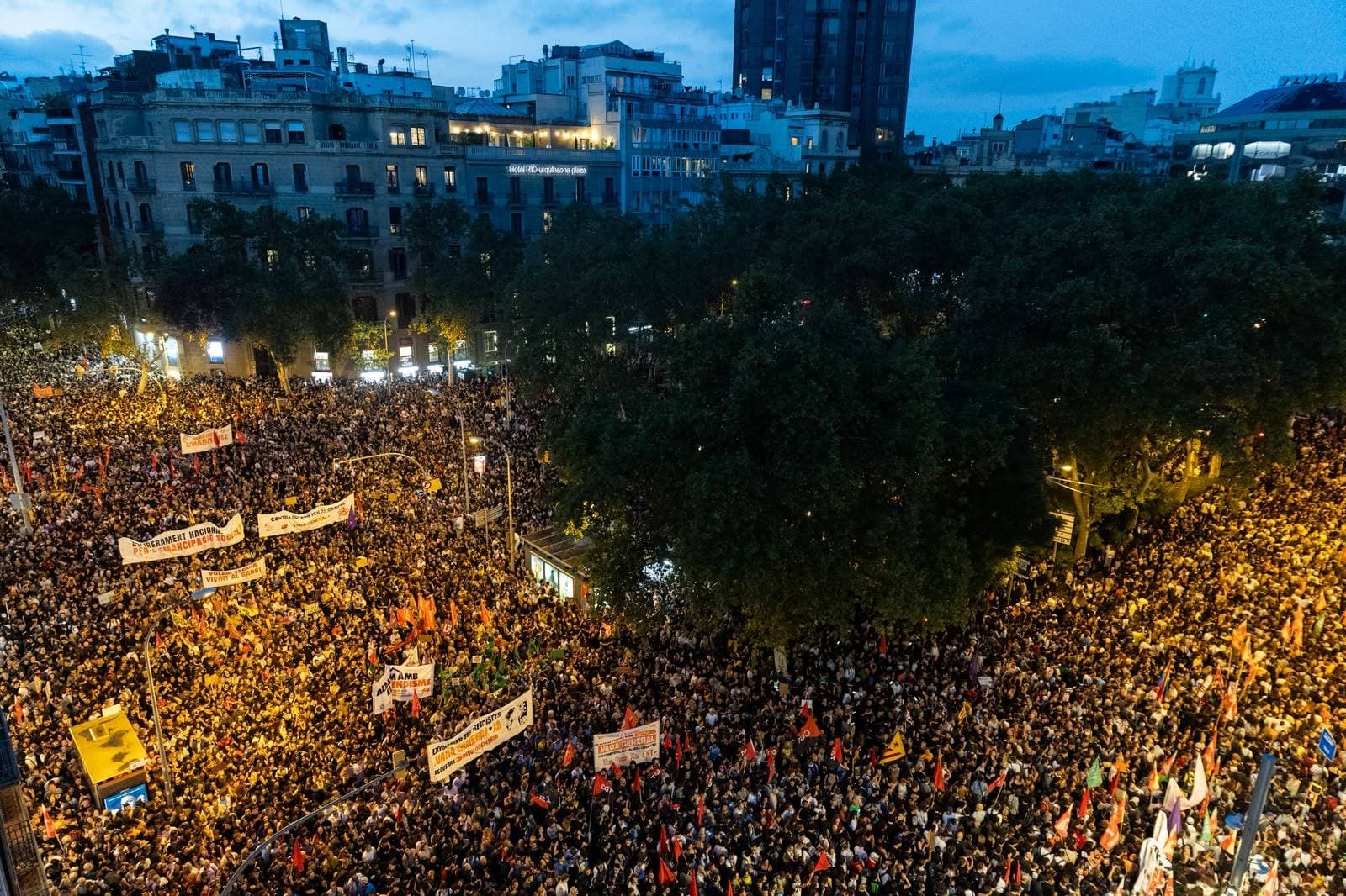 El adelanto electoral no frena las movilizaciones: miles de personas llaman en Barcelona a la huelga general por la vivienda