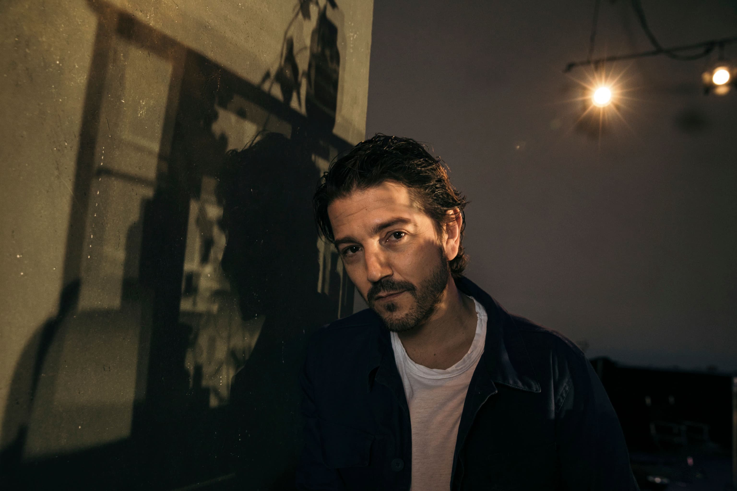 Diego Luna: "Basta ya del cinismo de la derecha con la emigración. No hay nación en el mundo que no sea de emigrantes"