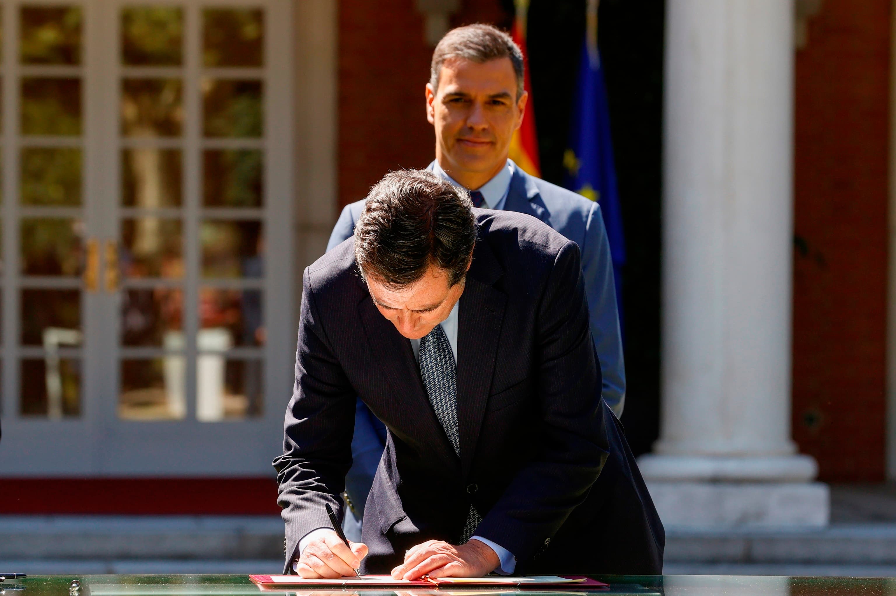 Una "nota de inteligencia" alerta a los empresarios de la última ventana de Sánchez para aprobar reformas y baraja la repetición electoral en primavera de 2027