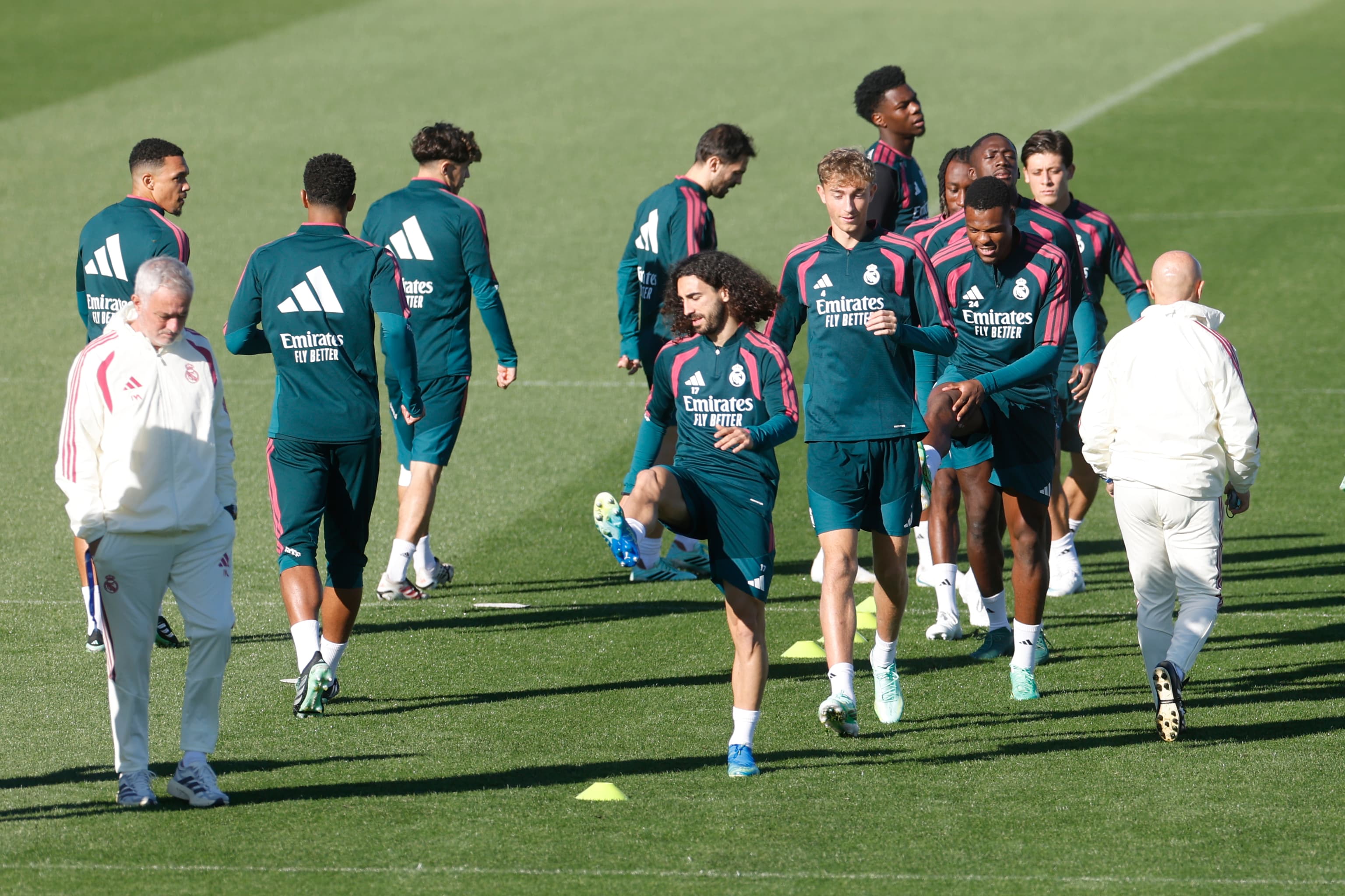 El Madrid vuelve al Bernabéu 28 días después: presión deportiva, ruido mediático y un examen para sus estrellas
