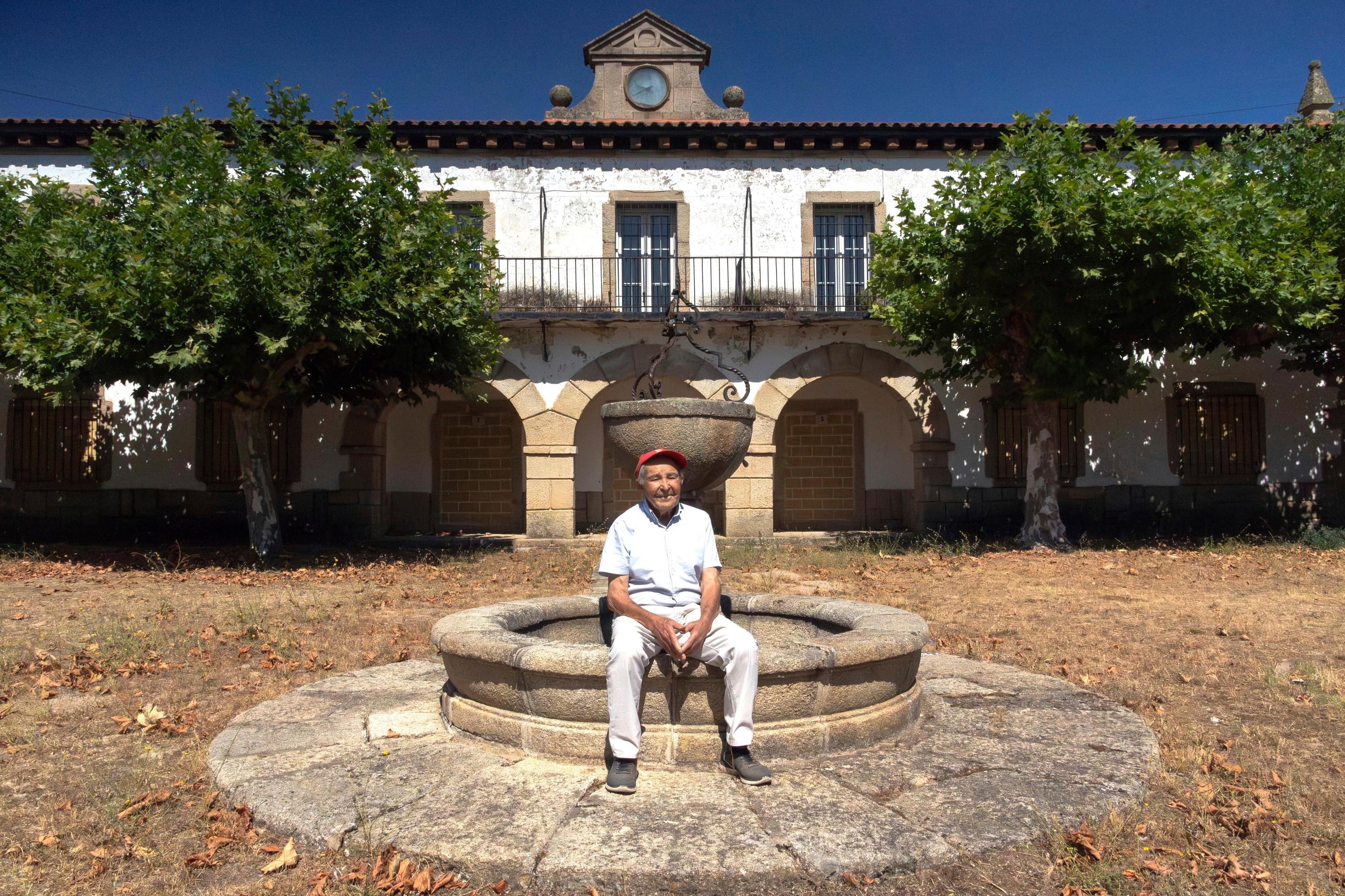 Salto de Villalcampo (Zamora), el poblado con los obreros más "privilegiados" a los que invitaban a marisco