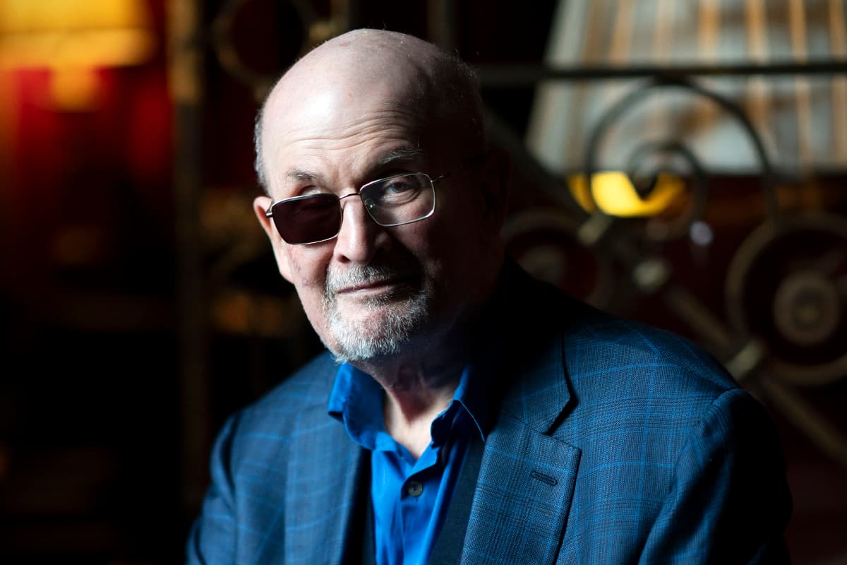 Salman Rushdie: "Los ataques contra la libertad de expresión venían de la derecha, ahora la izquierda también censura"