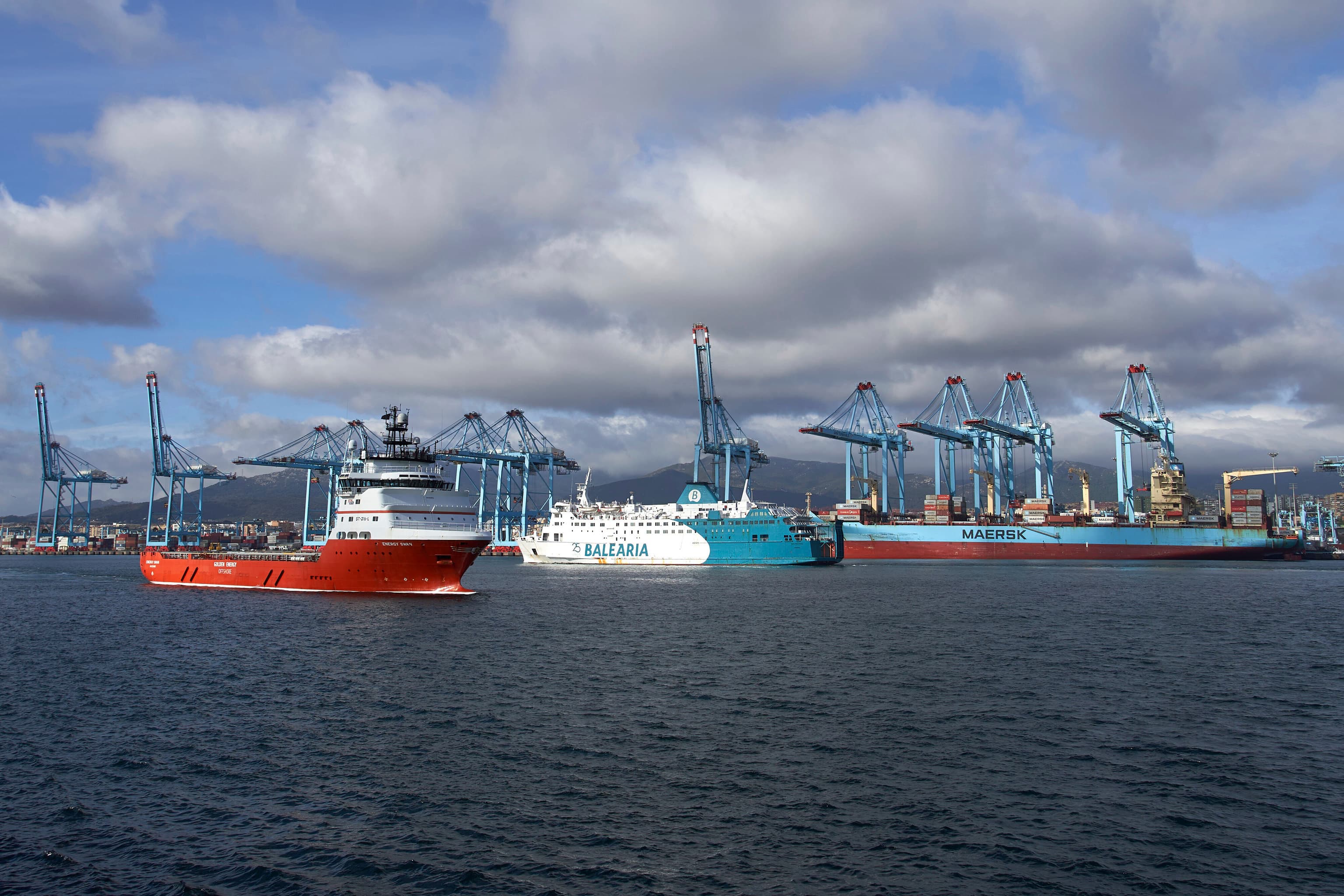 EEUU amenaza con sanciones de 200.000 dólares a cada barco español que quiera usar sus puertos y restricciones a varios productos