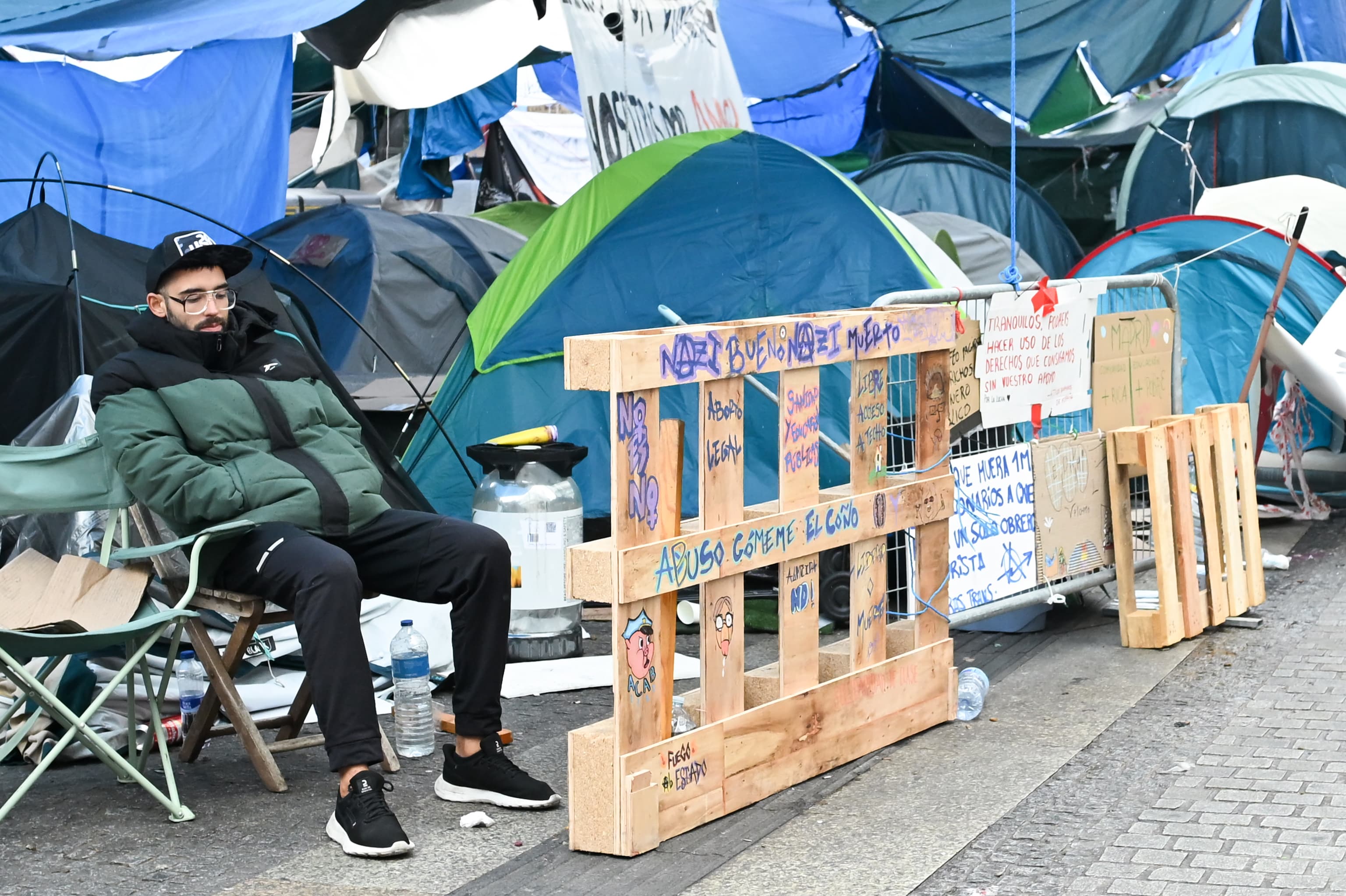 La protesta de Sol se convierte en un gigante sin músculo político: «Después de unas semanas se nota el deterioro, porque la acampada es agotadora», reconocen