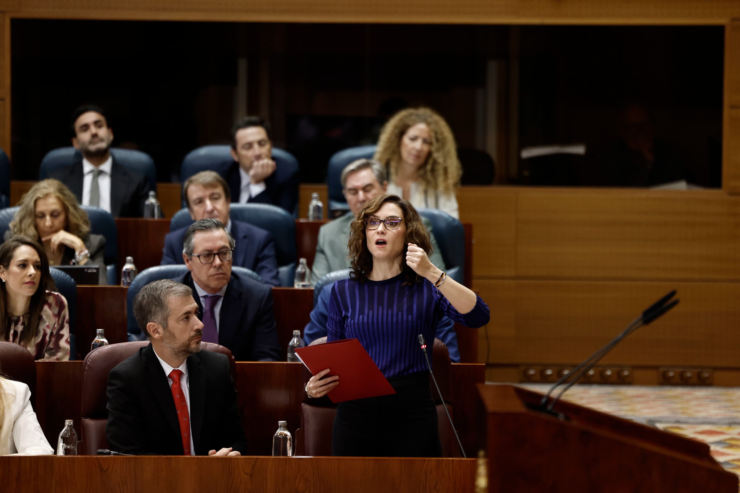 Ayuso defiende su abrazo con Milei: "Ha salido de las urnas, no de una herriko taberna como los socios de Sánchez"