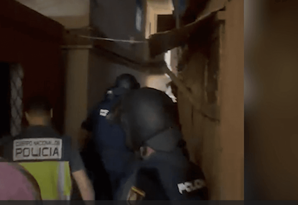 'Casa de los horrores' en Ceuta: la Policía detiene a un ceutí por alojar a 74 migrantes hacinados, 10 de ellos niños, y explotarlos
