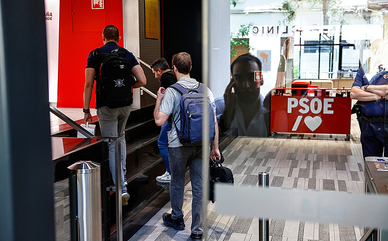 La UCO detecta la desaparición de facturas en la contabilidad del PSOE al rastrear la financiación ilegal