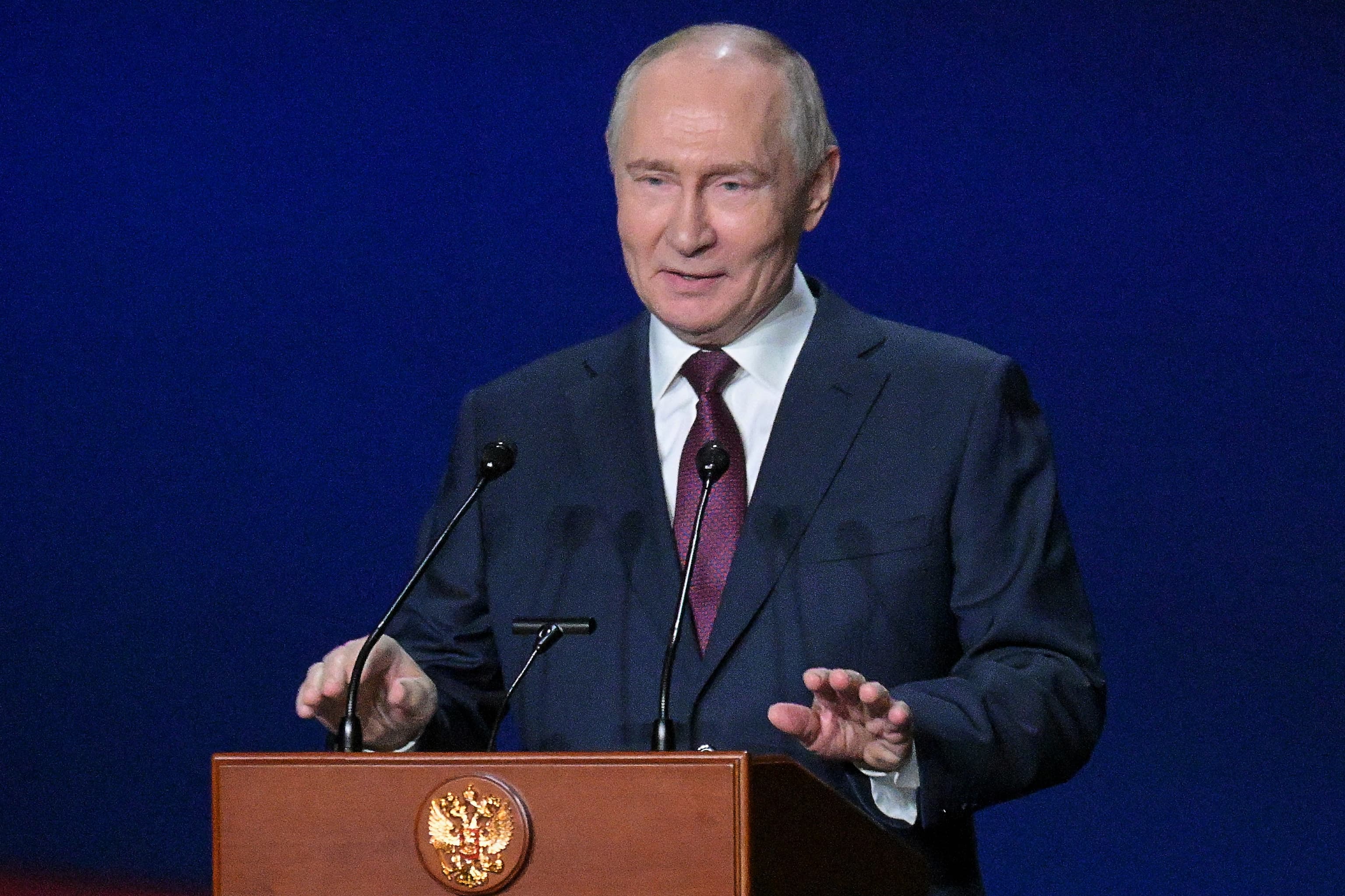 Putin asegura que está dispuesto a "llegar a un acuerdo" con Ucrania y admite la necesidad de hablar de "la arquitectura de la seguridad europea"