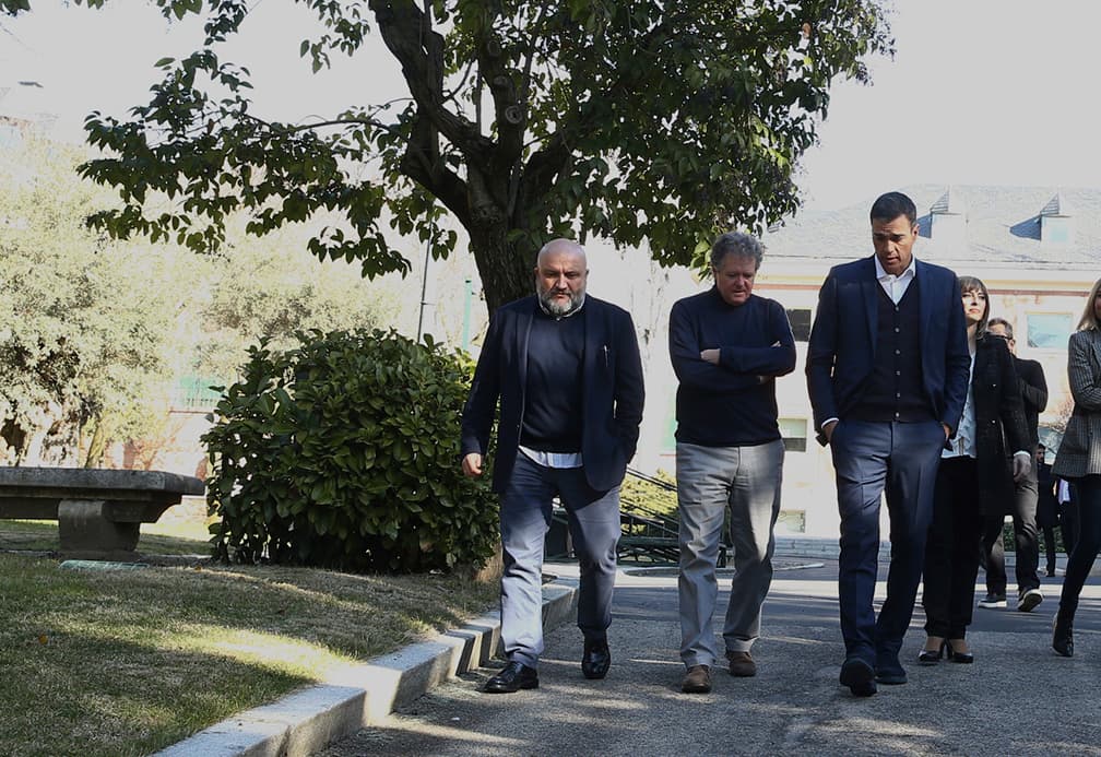 Los peores y mejores chistes del humorista de Moncloa que abandona a Pedro Sánchez