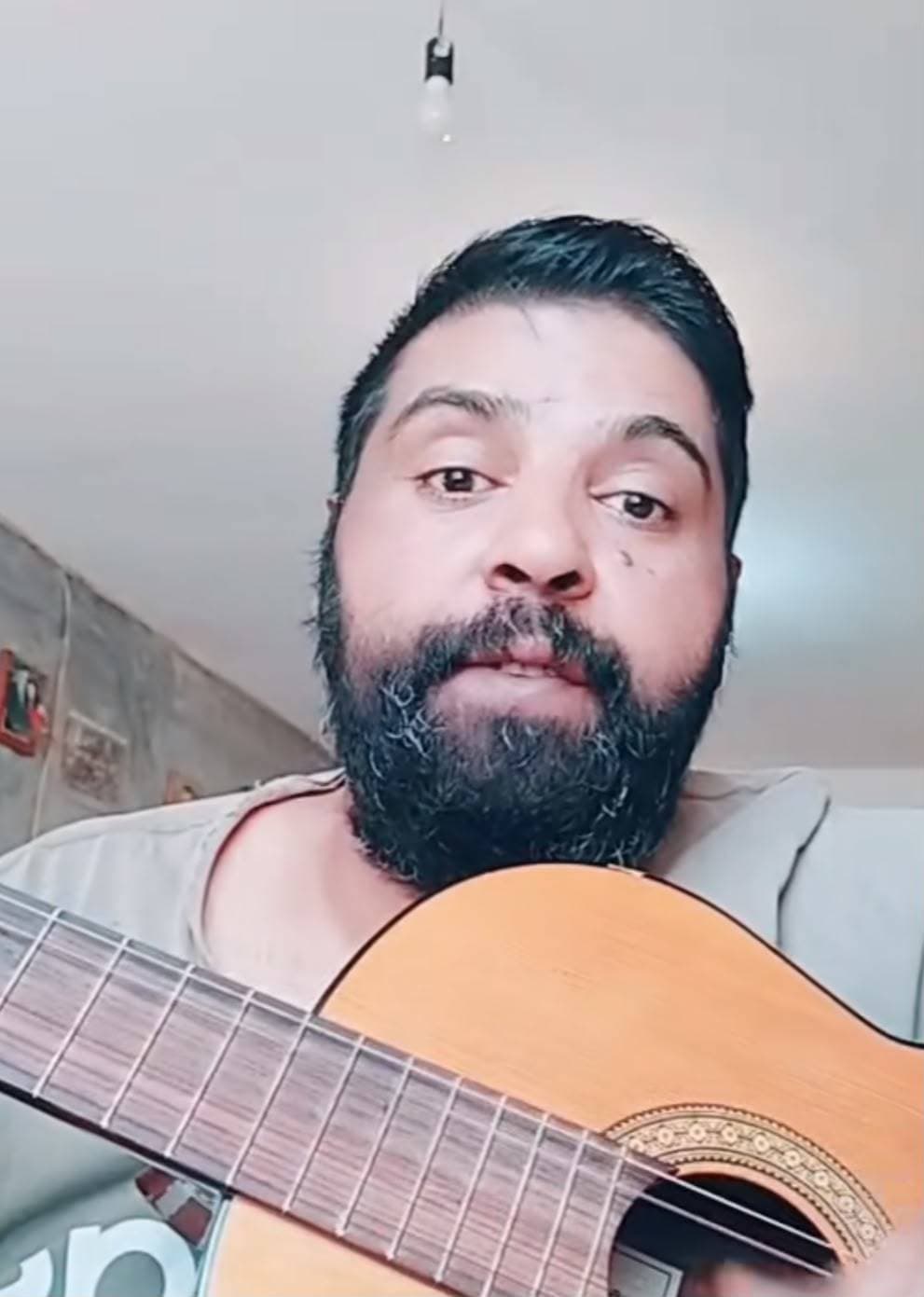 Detenido el instagramer Paracetamol por difundir mensajes de odio contra inmigrantes, enfermos y homosexuales en sus canciones