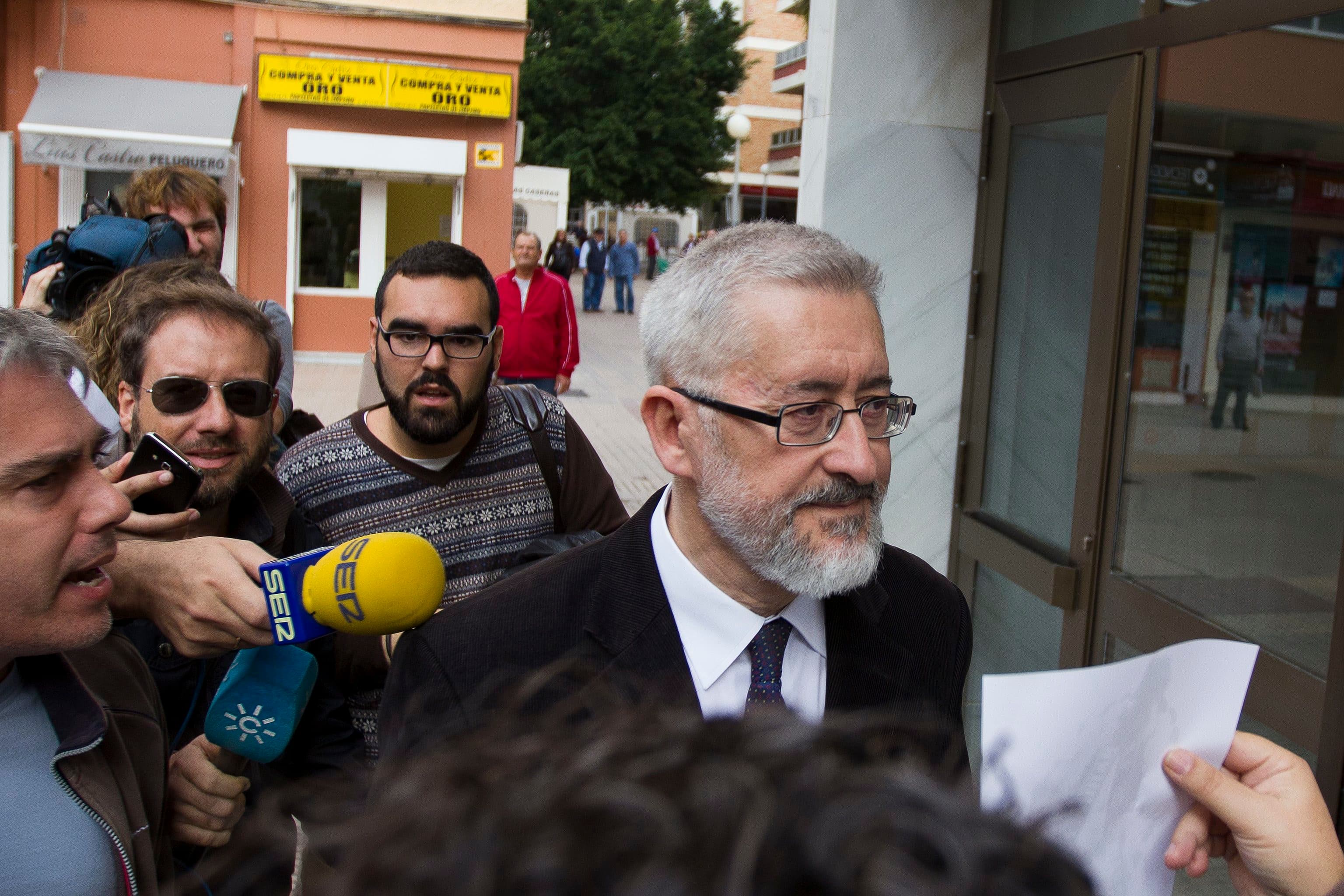 El juez investiga a otros 18 ex altos cargos de la etapa del PSOE en la Junta de Andalucía por la inyección de fondos millonarios a Santana Motor "sin control alguno"