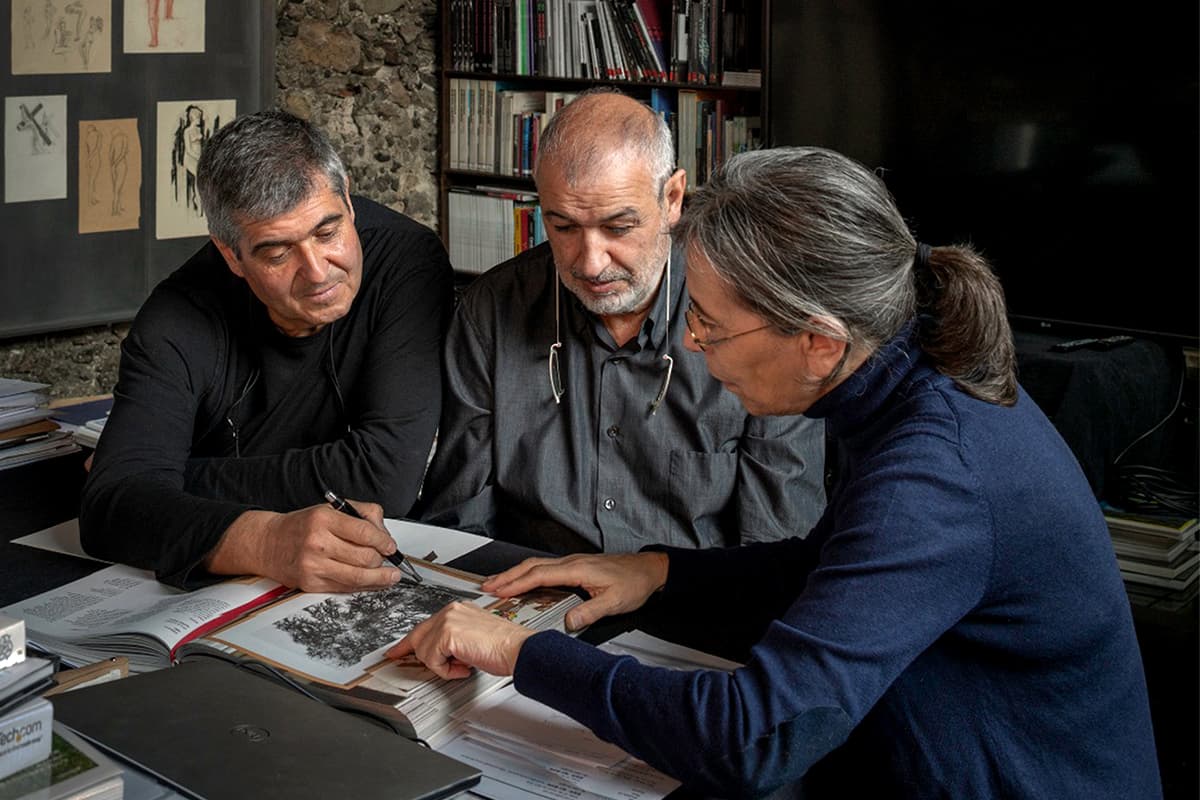 RCR, los arquitectos españoles detrás del último e impactante museo de París: "No hay diferencia entre diseñar una plaza en Ripoll o una torre en Dubái"