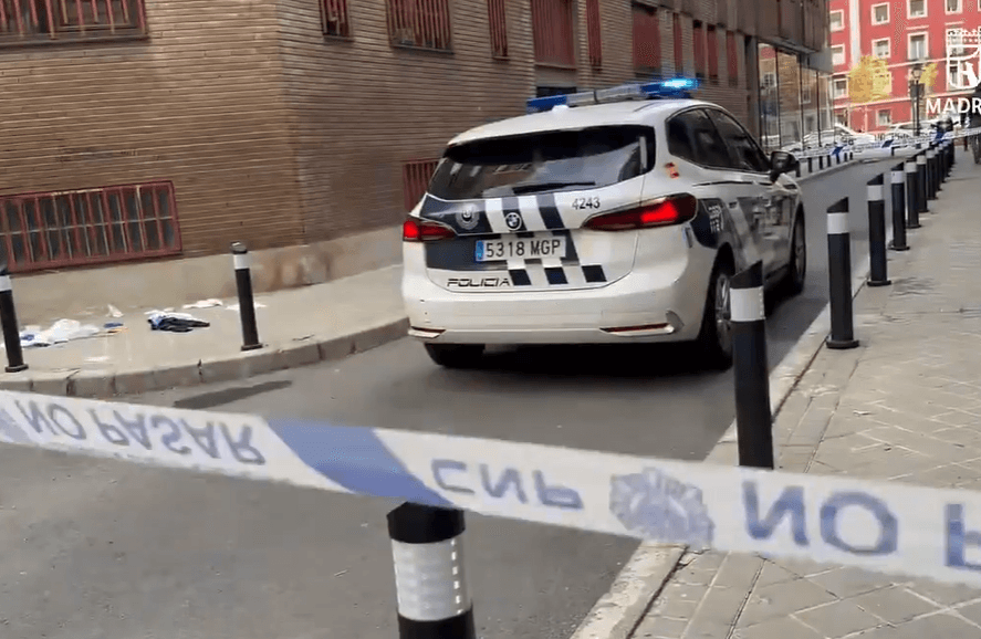 Detenido un menor por apuñalar cinco veces a otro joven de 16 años en el distrito de Salamanca: se investiga si pertenecen a bandas latinas
