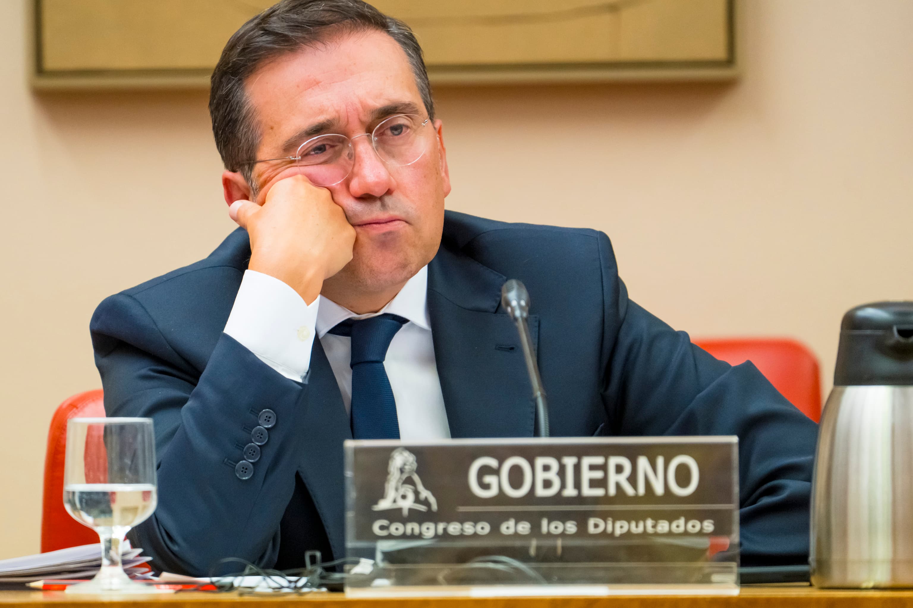 El Supremo descarta suspender todo el voto exterior, pero mantiene la presión sobre Albares por la 'ley de nietos'