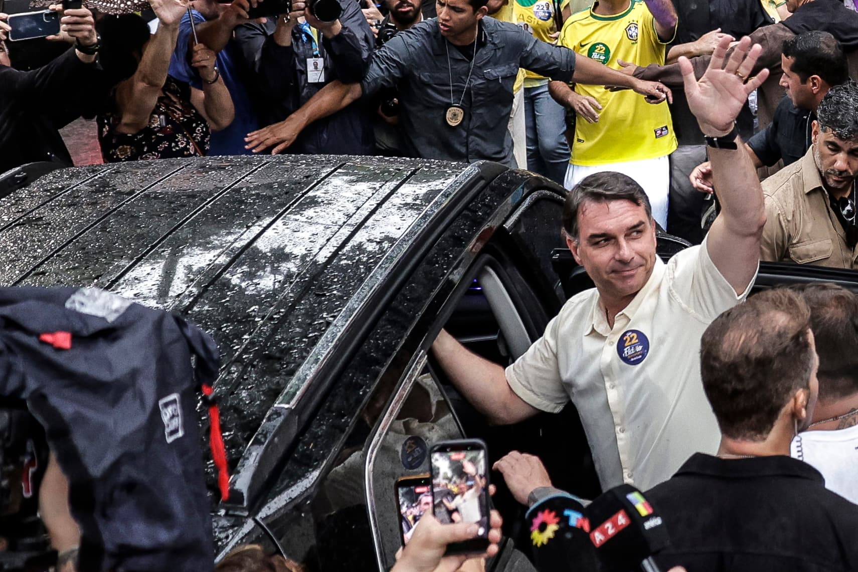 Flávio Bolsonaro huye con su familia a EEUU ante el temor de ser enviado a prisión: "Marco Rubio, el cerebro detrás de la operación"