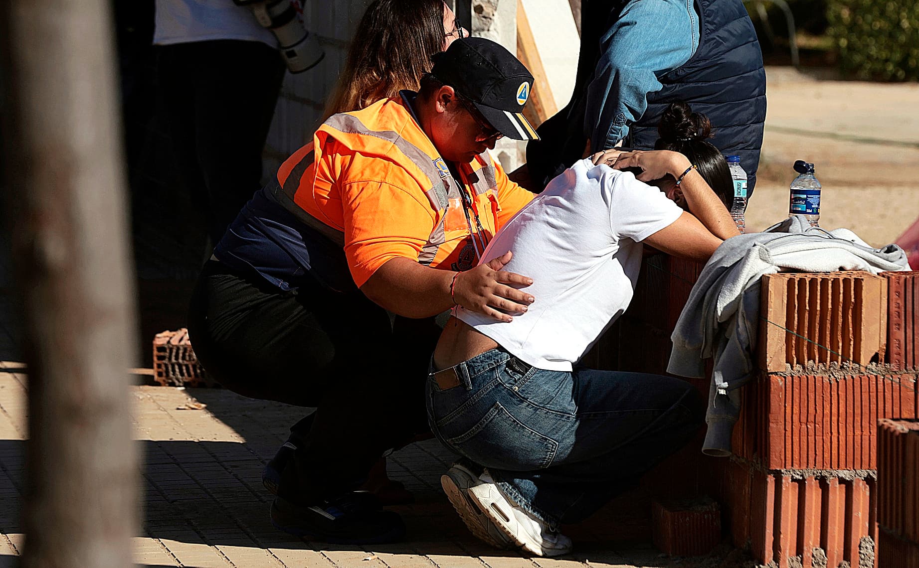 "Dile a Maite que estoy vivo, que la quiero, que quiero a los niños": la tragedia a través de los ojos de Antonio, el farmacéutico jubilado que dio los primeros auxilios