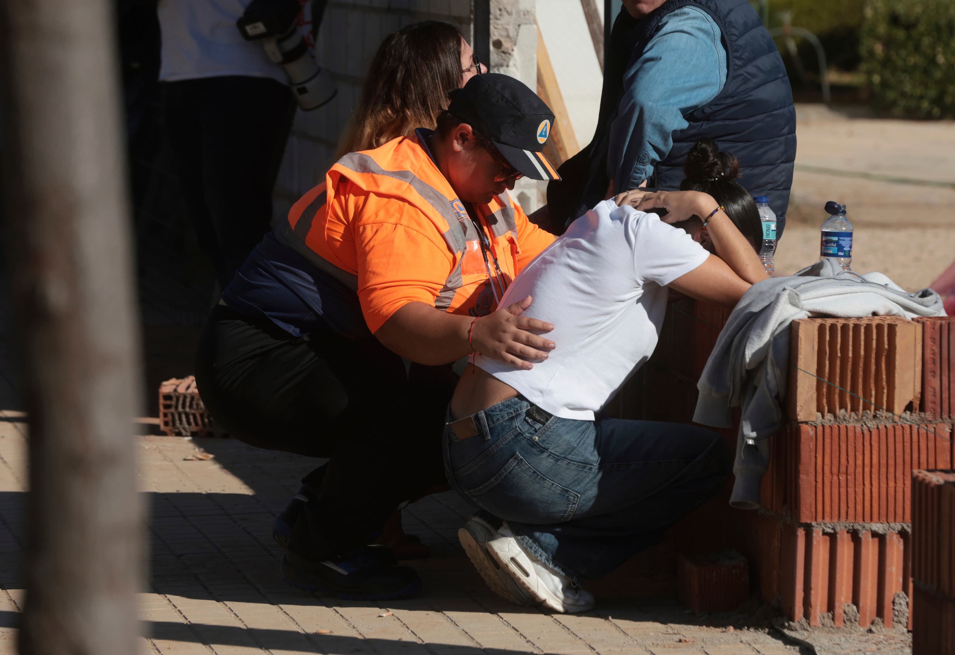 El epicentro de "la esperanza" por las víctimas en el Centro Parroquial de Toledo: "Que no se 'caguen' en nadie, que no despotriquen, rezamos por ellos"