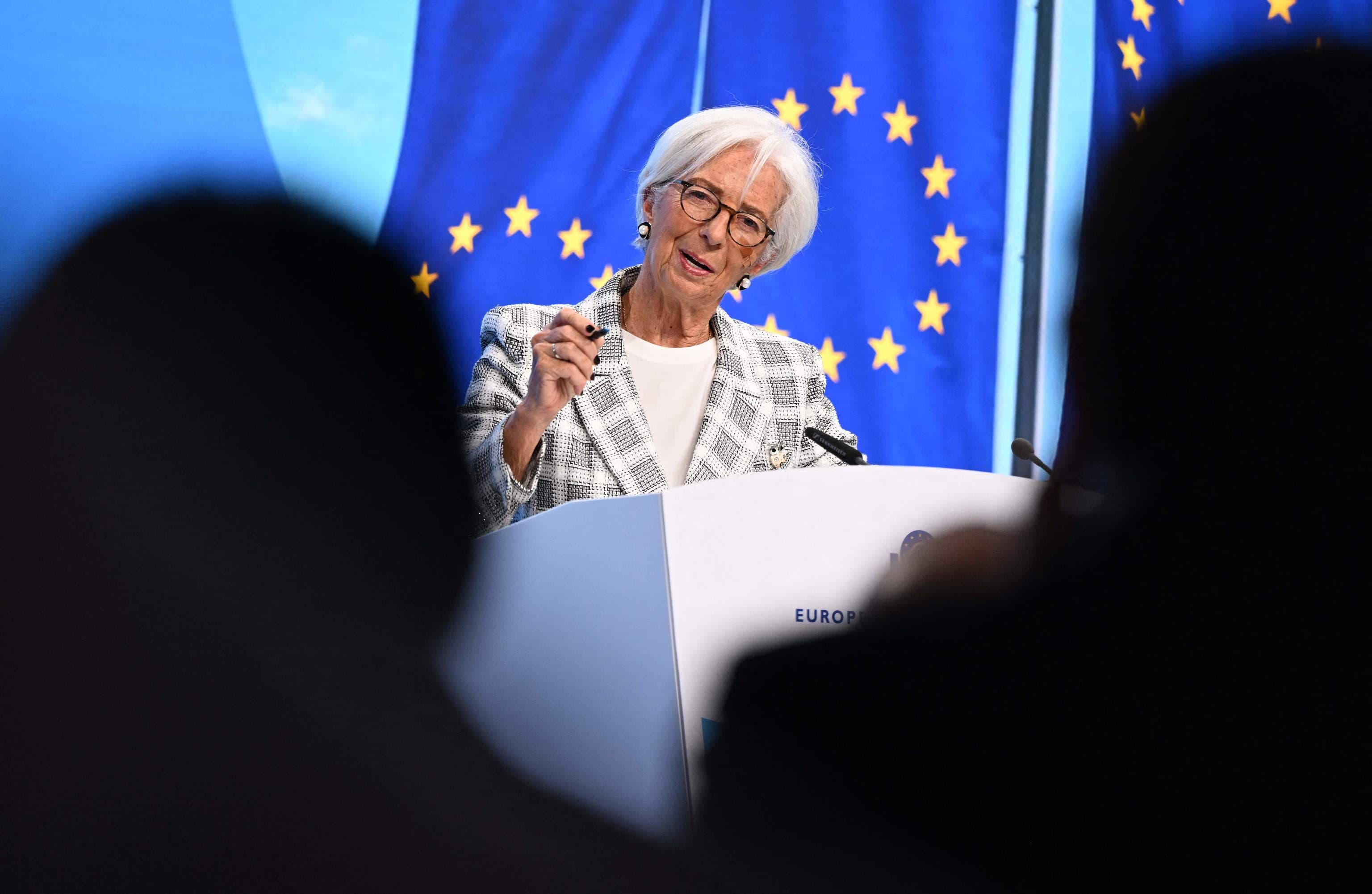 Lagarde acelera su salida del BCE y da menos de un mes a De Cos para buscar apoyos