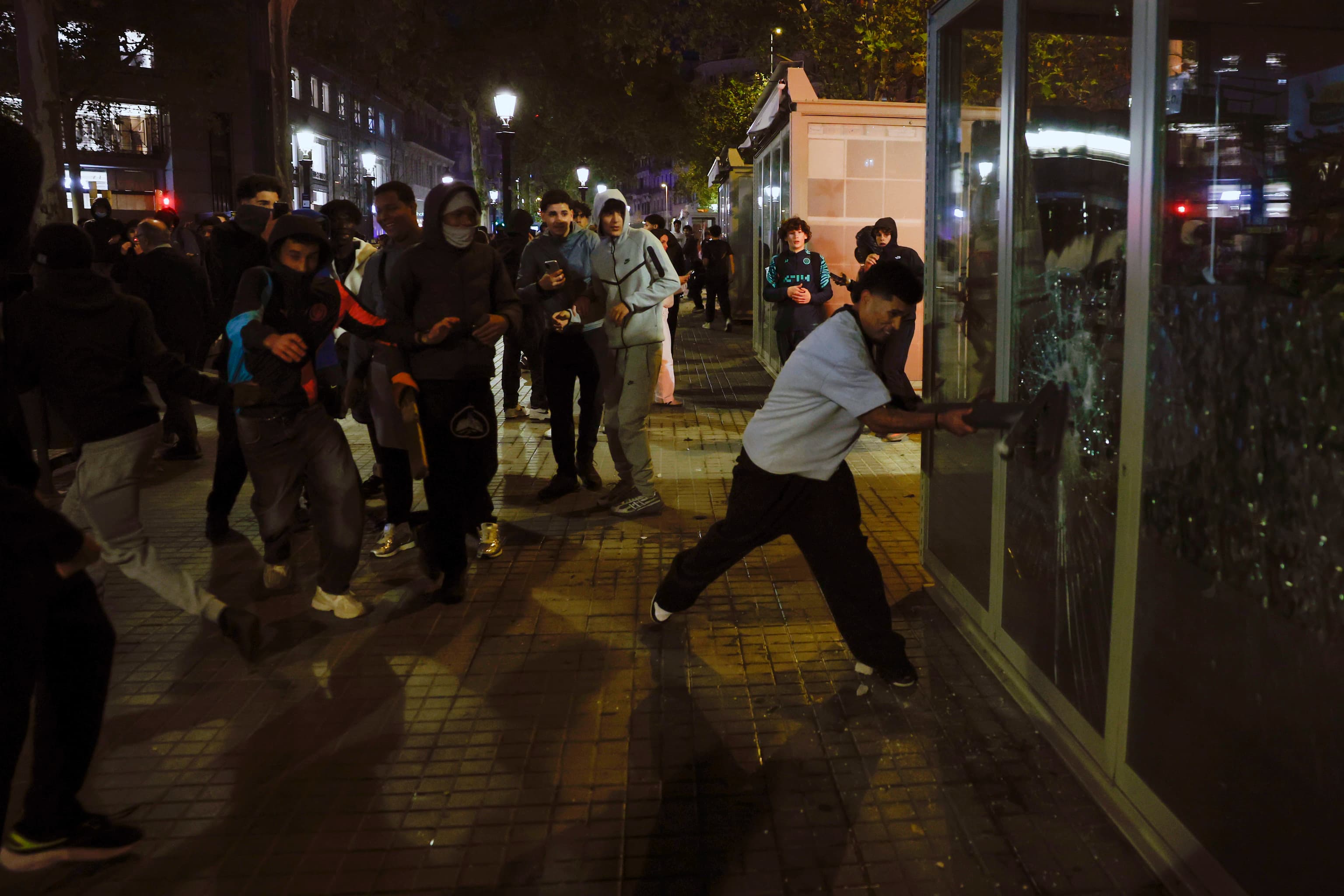 Detienen a un menor en Lleida por crear un canal de Blocus para convocar y coordinar el saqueo de comercios el próximo sábado