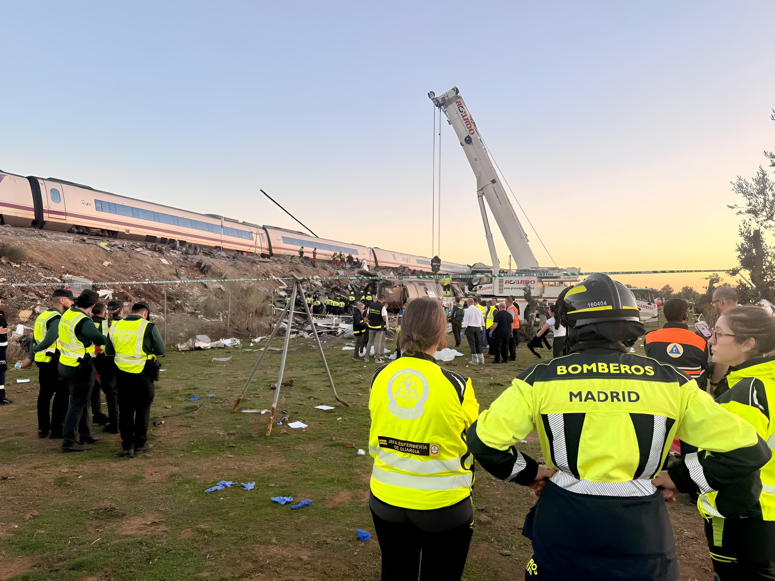 Los bomberos madrileños en el epicentro de la tragedia de Urda: "Es lo más duro que he vivido; guardártelo es peligroso"
