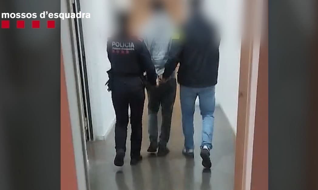 Los Mossos detienen a un menor de 17 años por difundir y alentar los disturbios y saqueos de Blocus en Barcelona el 24-O