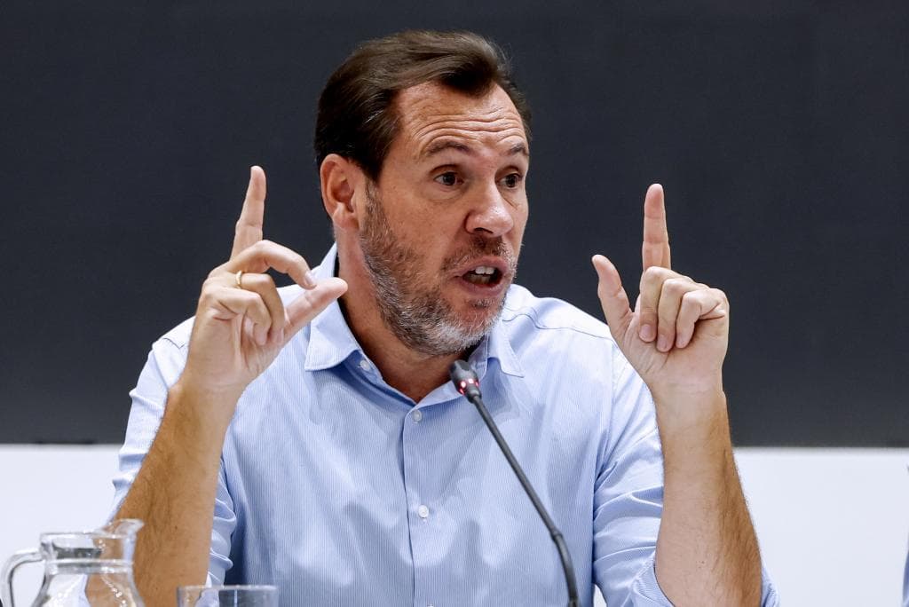 Puente puso su cargo a disposición de Sánchez, que respalda su continuidad: "Si creyera que perjudico al proyecto, habría dado un paso al lado"