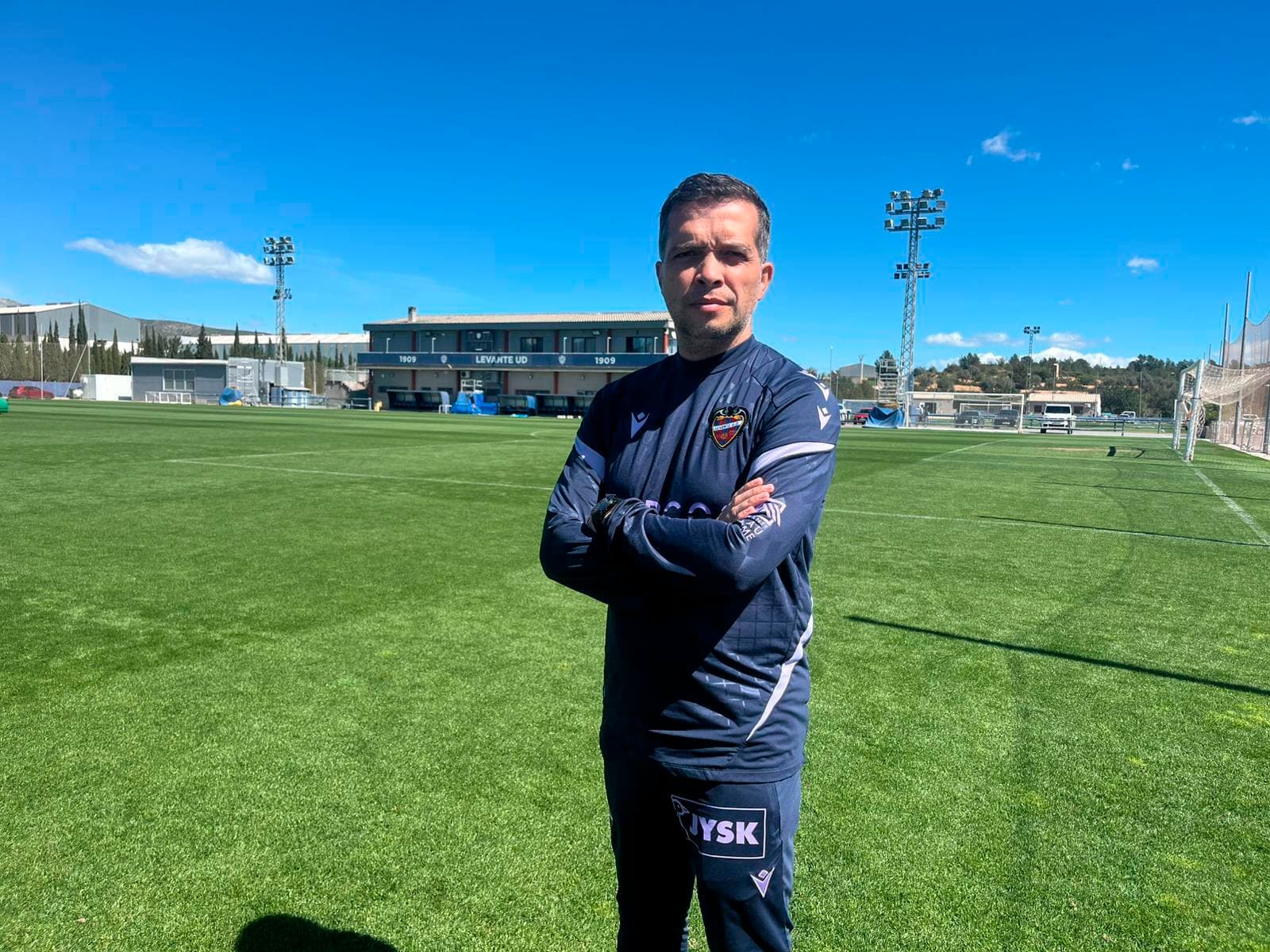 Luís Castro, el profesor que aprendió a ganar con 'niños': "Entre un jugador de 29 y otro de 19, al mismo nivel, juega el joven"